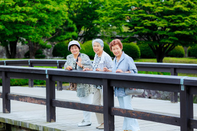 日本老年妇女旅游