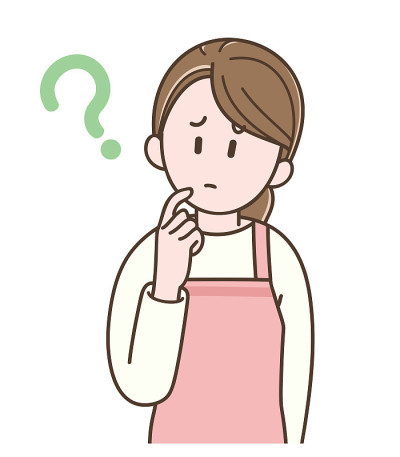 穿着围裙的家庭主妇很担心