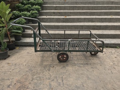 两轮手推车，用于园艺运输