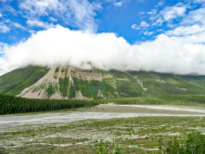 加拿大落基山脉，萨斯喀彻温穿越风景秀丽的山景和风景