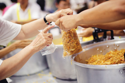 喂饱饥饿的人:使穷人平等