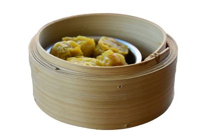 一种中国小吃，蒸饺