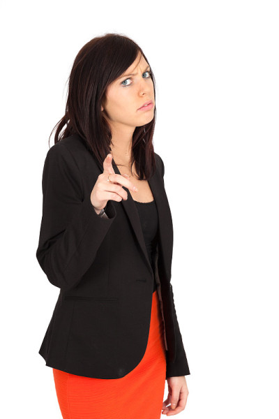 美丽的女人在不同的衣服里有不同的表情