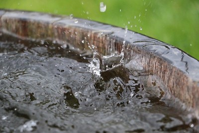桶里的雨滴