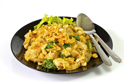 鸡肉米粉和蔬菜白
