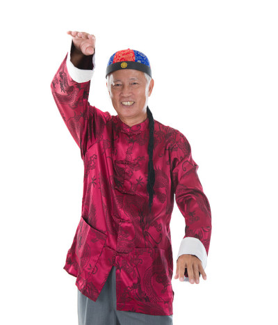 老爷子大武术家孤立在白上