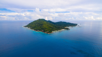 航拍:塞舌尔拉迪戈岛海岸线