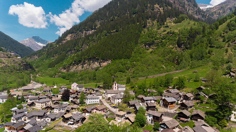 罗萨在提契诺山谷的全景