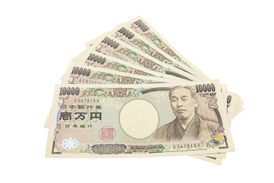 日元的笔记。白色背景上的日本货币