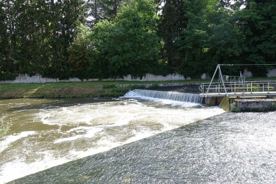 Nivernais运河的船闸移动桥Clamecy Nièvre Bourgogne Franche-