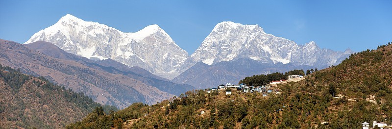 靠近萨勒里和喜马拉雅山的Phaplu村