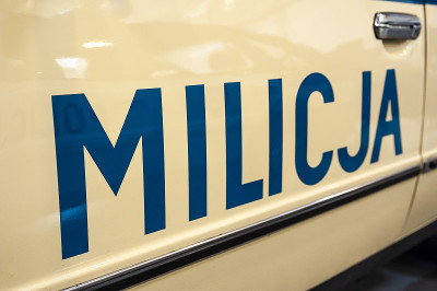 MILICJA铭文。老波兰共产党警车特写。
