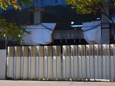 建筑工地的白墙