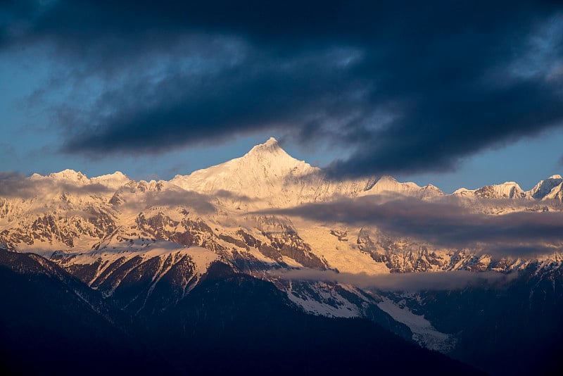 梅里雪山山中国