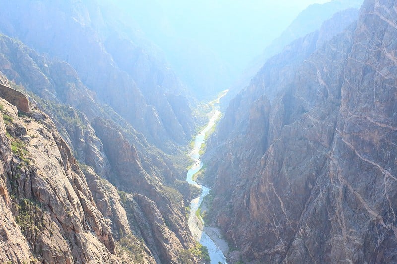 峡谷在黄昏