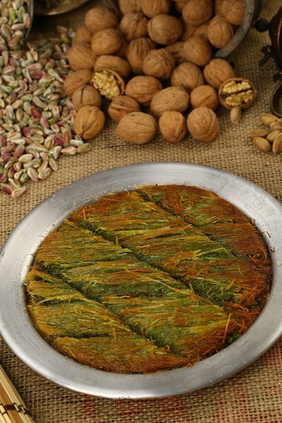土耳其甜点与开心果粉- Kanafeh, kunefe, kunafa, kadayif,katai