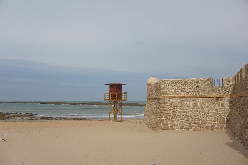 城堡和海滩Cádiz，安达卢西亚，西班牙