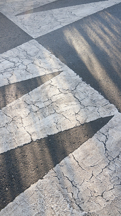 道路颠簸标志