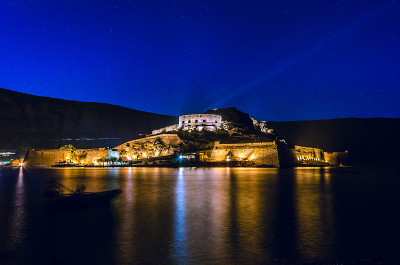 史宾纳隆加岛的夜景令人惊叹。