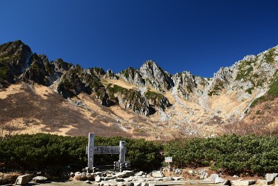 日本阿尔卑斯山中部，日本长野县的“仙夹木马戏团”。