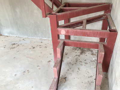 楼梯在建设中