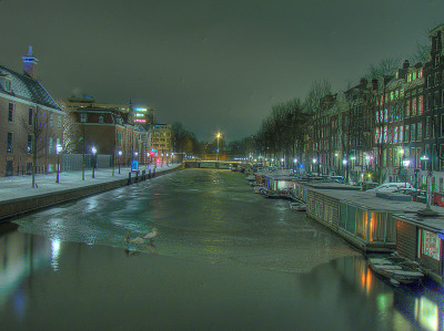 荷兰阿姆斯特丹，冬天的夜景。