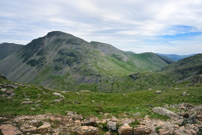 沿着大山墙山坡上的小路