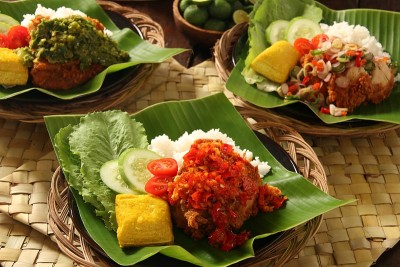 Ayam Geprek，传统印尼辣味南方炸鸡的街头小吃