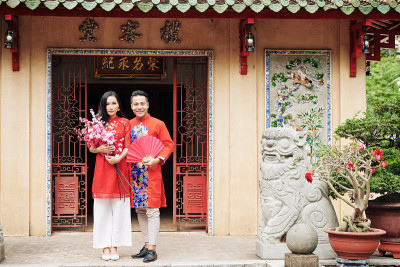 穿着传统服饰的越南夫妇