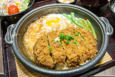 炒猪肉与鲜鸡蛋煮