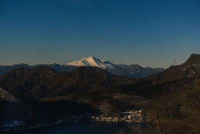 哈鲁纳山顶的第一次日出