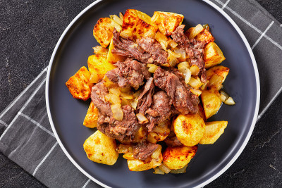 洋基炖肉，盘子里的炖肉