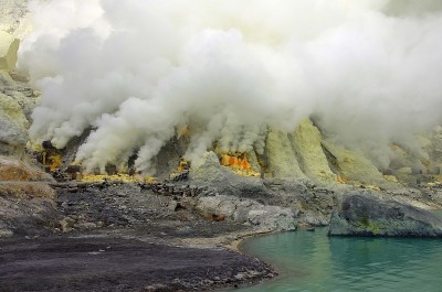 印尼爪哇岛的卡瓦伊真火山