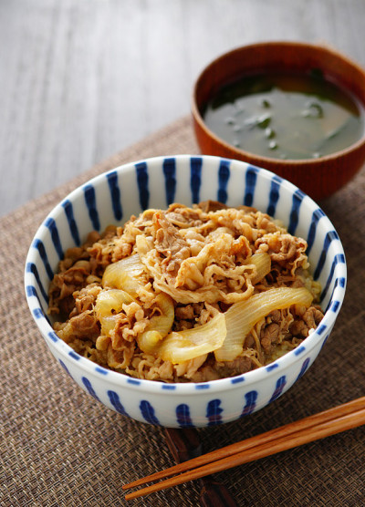 牛肉碗。日本的食物。