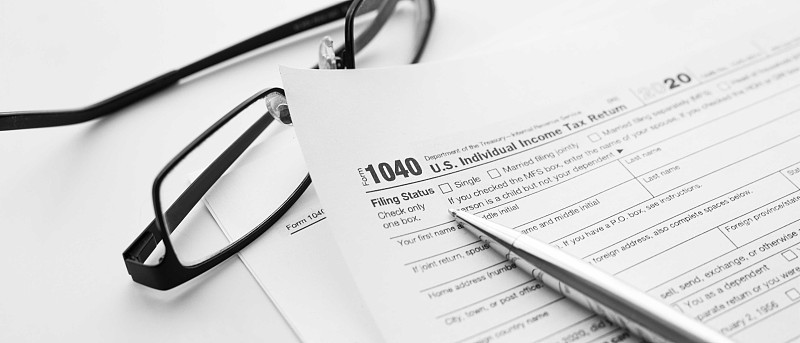 美国国税局(IRS)美国国内收入局所得税申报表1040，用于编制收入报告和财务文件