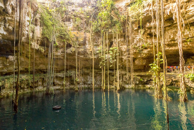 圣洛伦佐·奥克斯曼爵士。Valladolid Cenotes。尤卡坦半岛。墨西哥