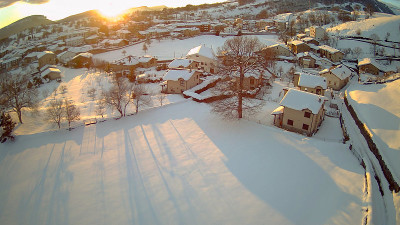 西班牙埃斯皮诺萨下大雪。鸟瞰图