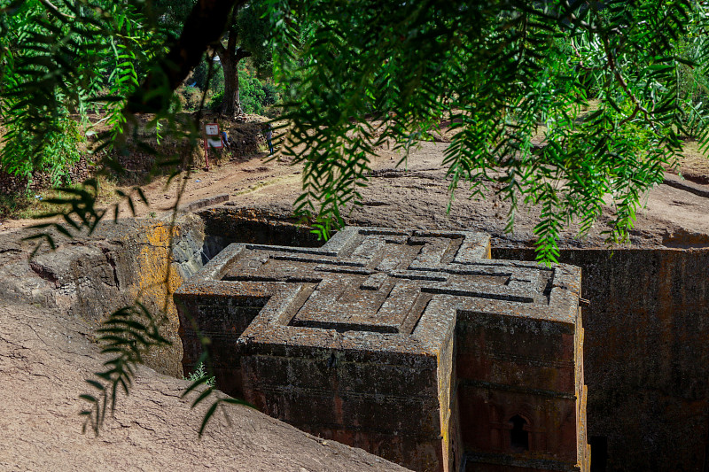 圣乔治教堂(Church of Saint George)主景，这是拉利贝拉(Lalibela)岩石