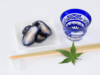 未加热的清酒和茄子的腌渍