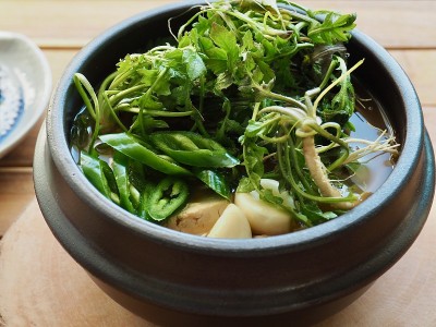 韩国美食荠菜豆瓣酱汤