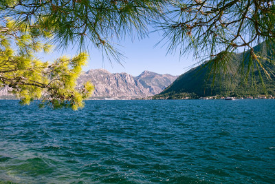 科托尔湾夏日海景全景，黑山