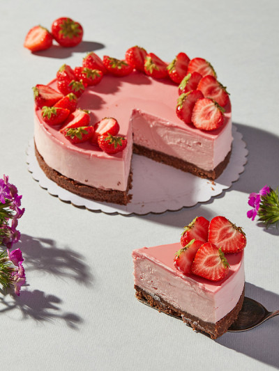 Cheesecake with strawberries