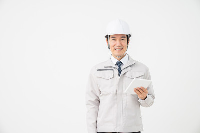 中年建筑工人平板电脑