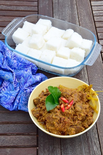 牛肉Rendang。传统的印尼菜在开斋节或Idul Fitri。配上压糕或龙通