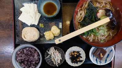 乌冬汤面，豆浆皮卷，天妇罗