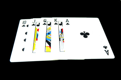 孤立的纸牌游戏。Deck of Play Card On Black Background适合任何用