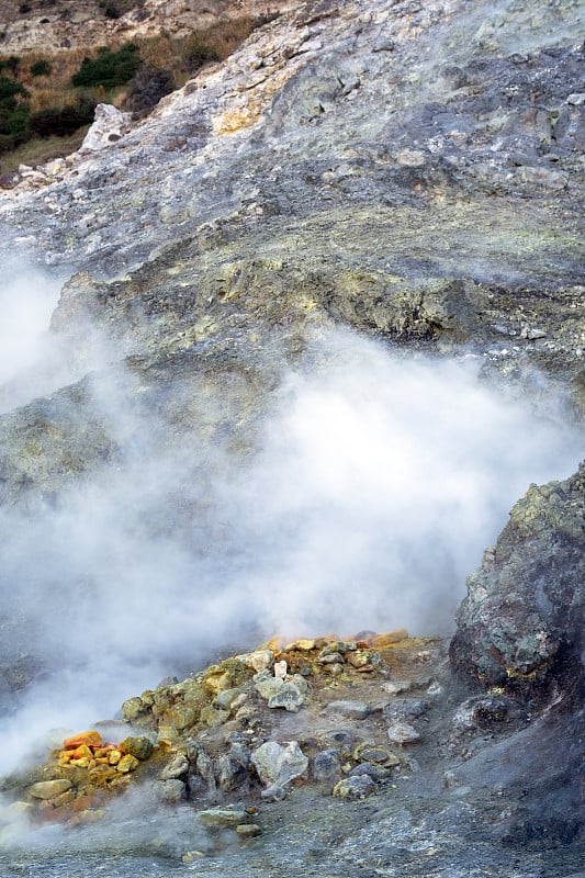 意大利那不勒斯波佐利索尔法塔拉火山口的硫磺