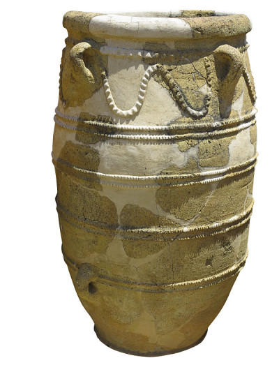 古代陶土米诺斯装饰双耳罐孤立