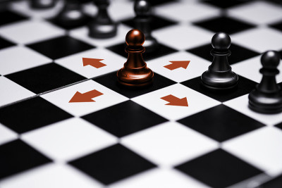 Ed卒棋走出线，表现出不同的思维思路和领导力。商业技术的变革和对新常态概念的颠覆。
