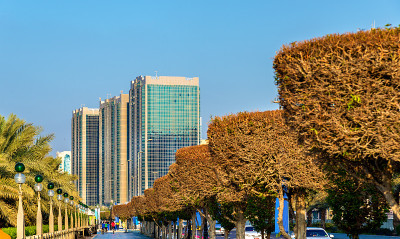 阿联酋阿布扎比滨海大道的景色